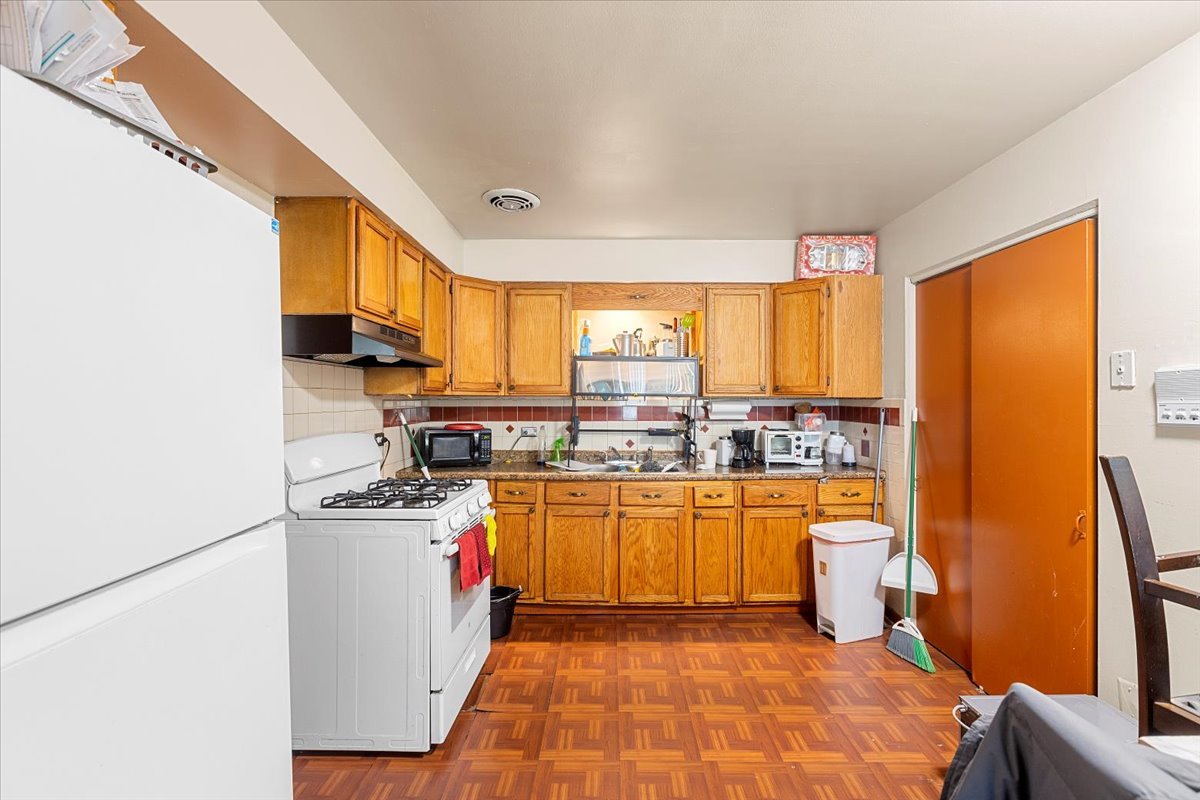 8244-8248 S Ashland Avenue Property Photo 17
