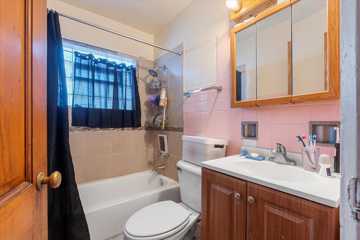8244-8248 S Ashland Avenue Property Photo 25