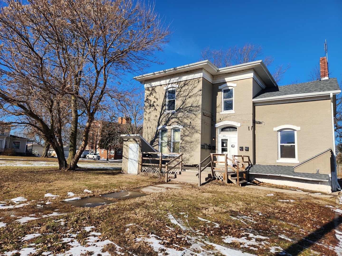 804 E Broadway Street Property Photo
