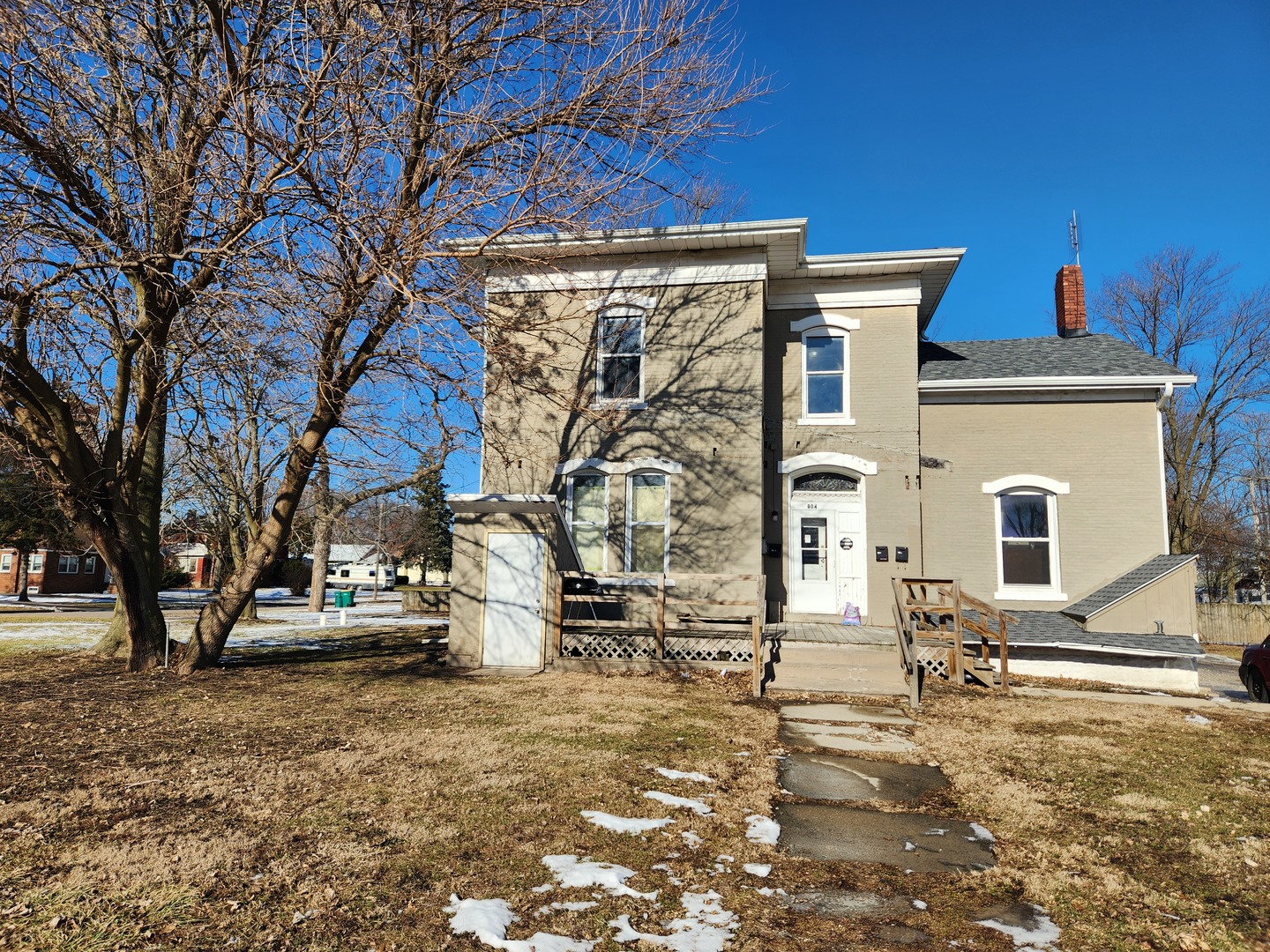 804 E Broadway St Property Photo 2