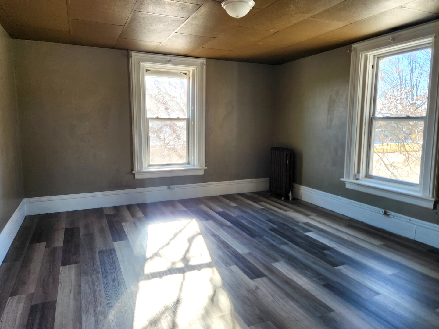 804 E Broadway St Property Photo 7