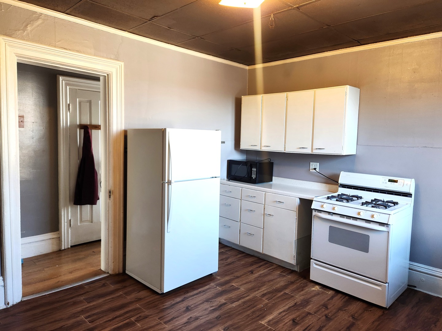 804 E Broadway St Property Photo 9