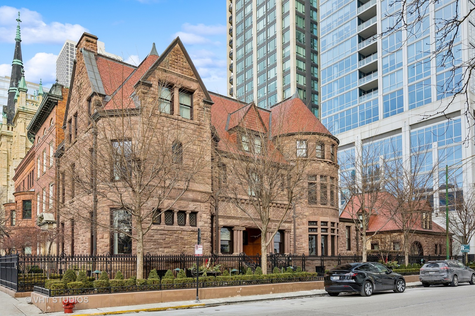915 N DEARBORN Street Property Image