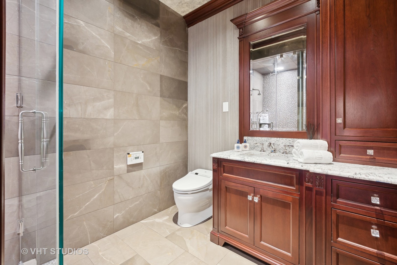 915 N Dearborn Street Property Photo 38