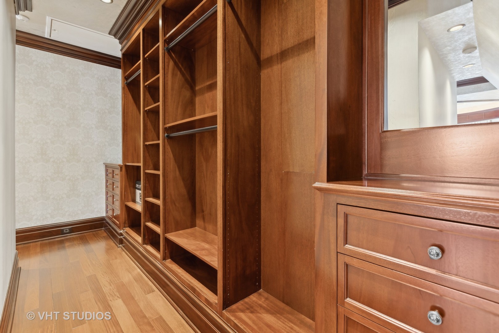 915 N Dearborn Street Property Photo 47