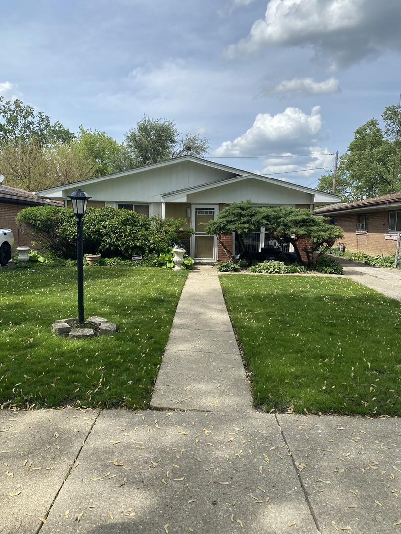 1521 E 13th Place Property Photo 1