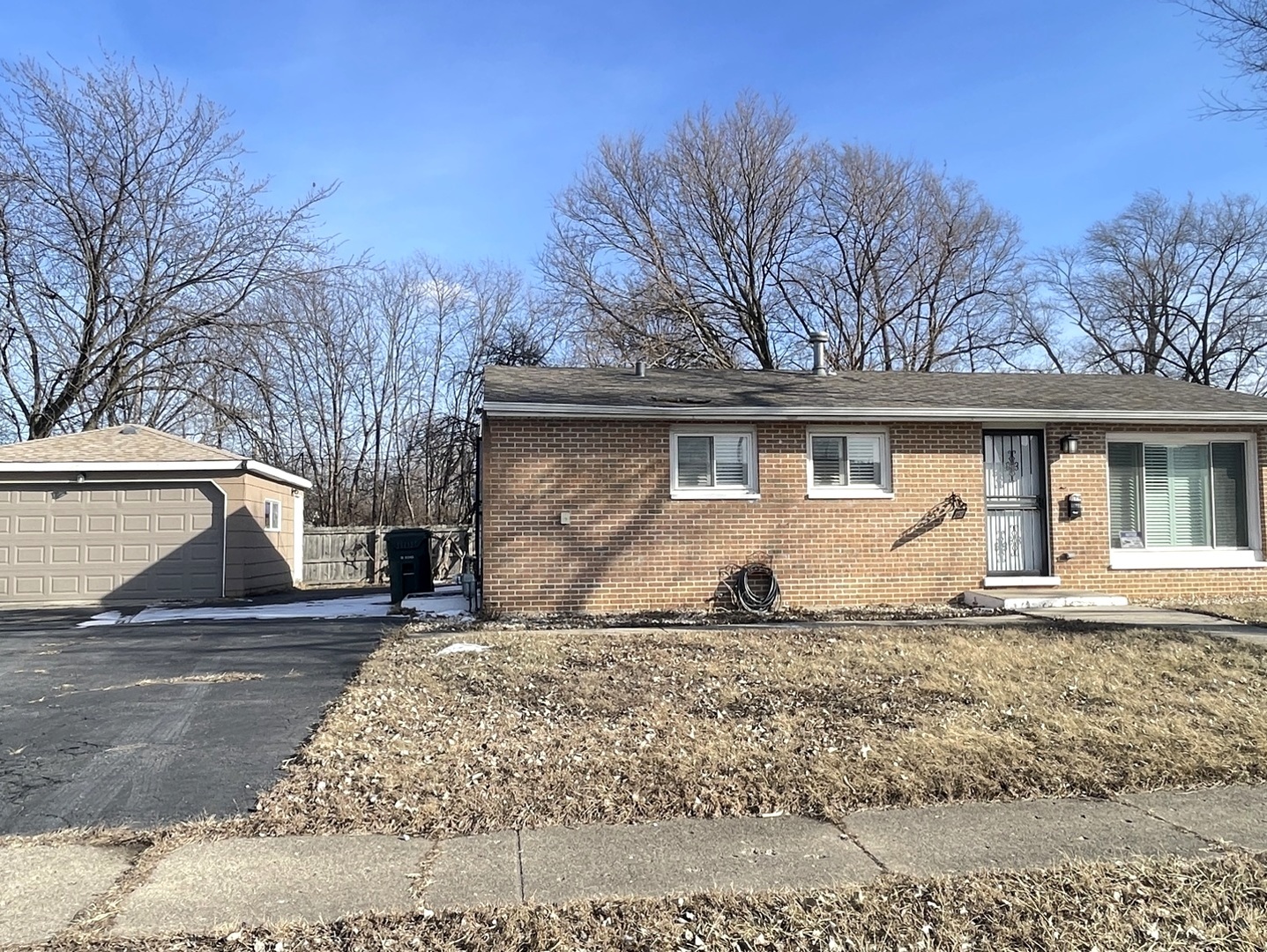 2758 Oxford Drive Property Photo 1