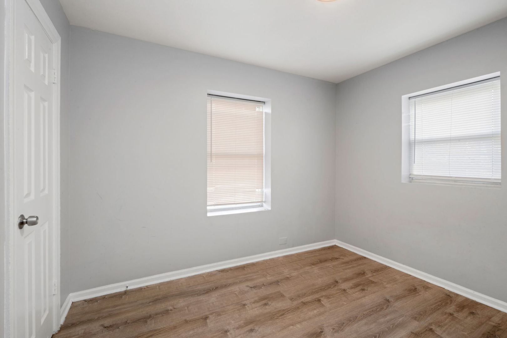 6630 S Vernon Avenue Property Photo 4