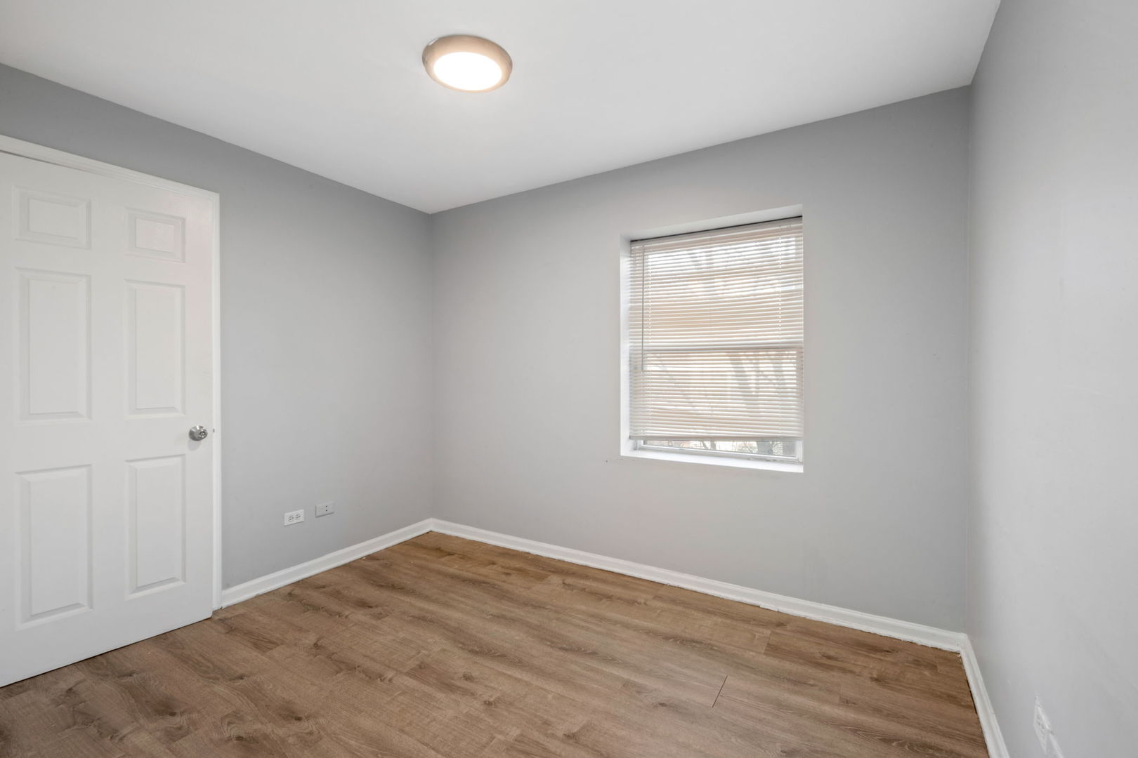 6630 S Vernon Avenue Property Photo 7