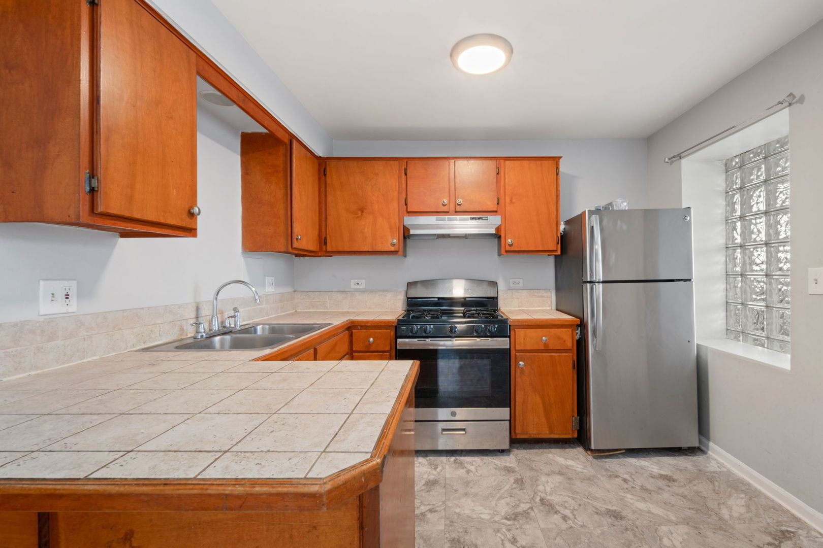 6630 S Vernon Avenue Property Photo 8