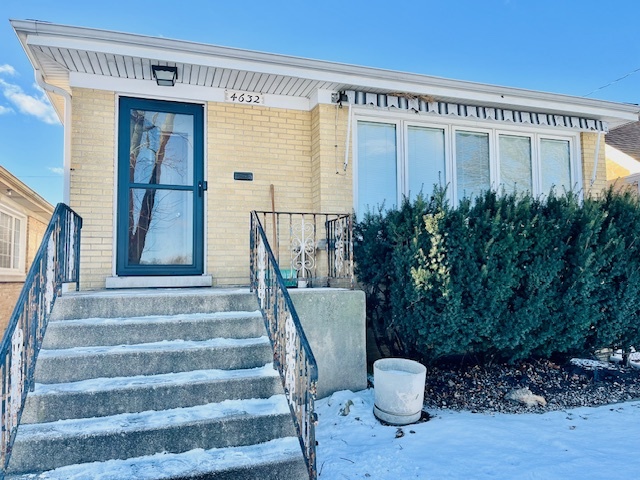 4632 N New England Avenue Property Photo 1