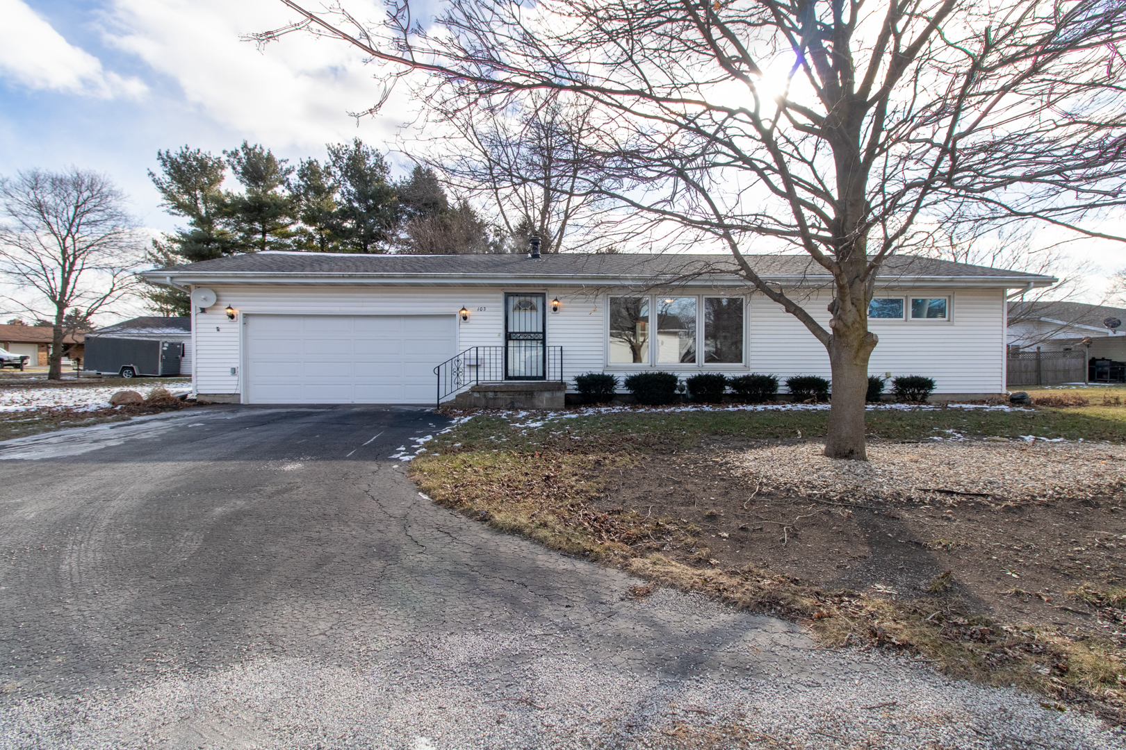 103 E Lynn Street Property Photo