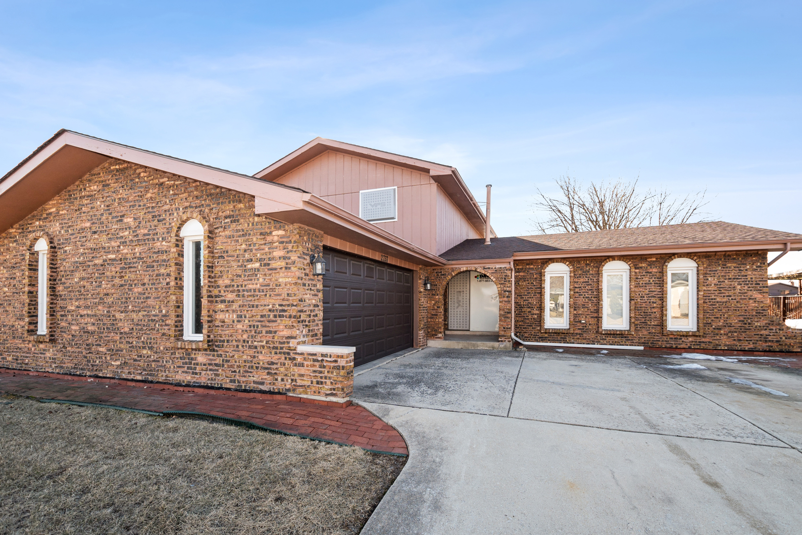 2737 Lake Park Drive Property Photo