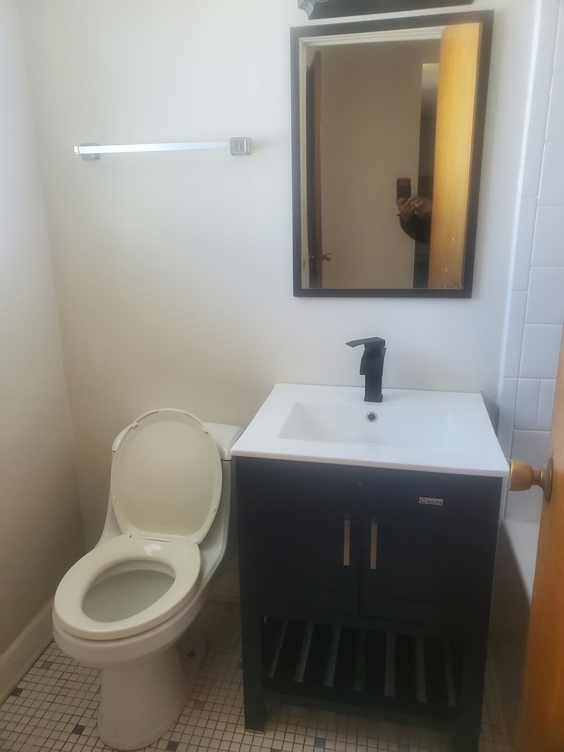 8027 S Exchange Avenue Property Photo 4