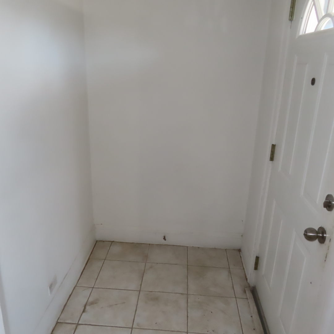 9612 S Greenwood Avenue Property Photo 2