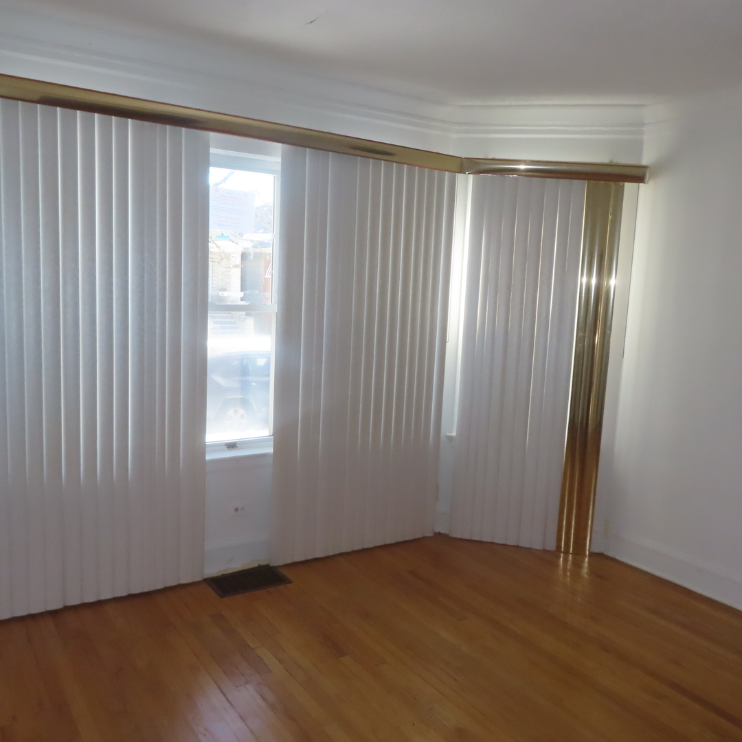 9612 S Greenwood Avenue Property Photo 3
