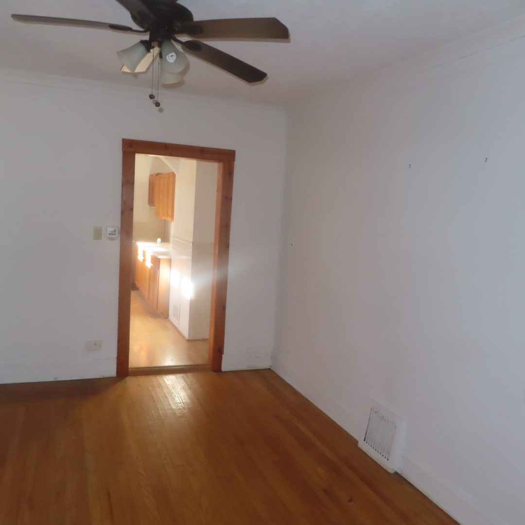 9612 S Greenwood Avenue Property Photo 6