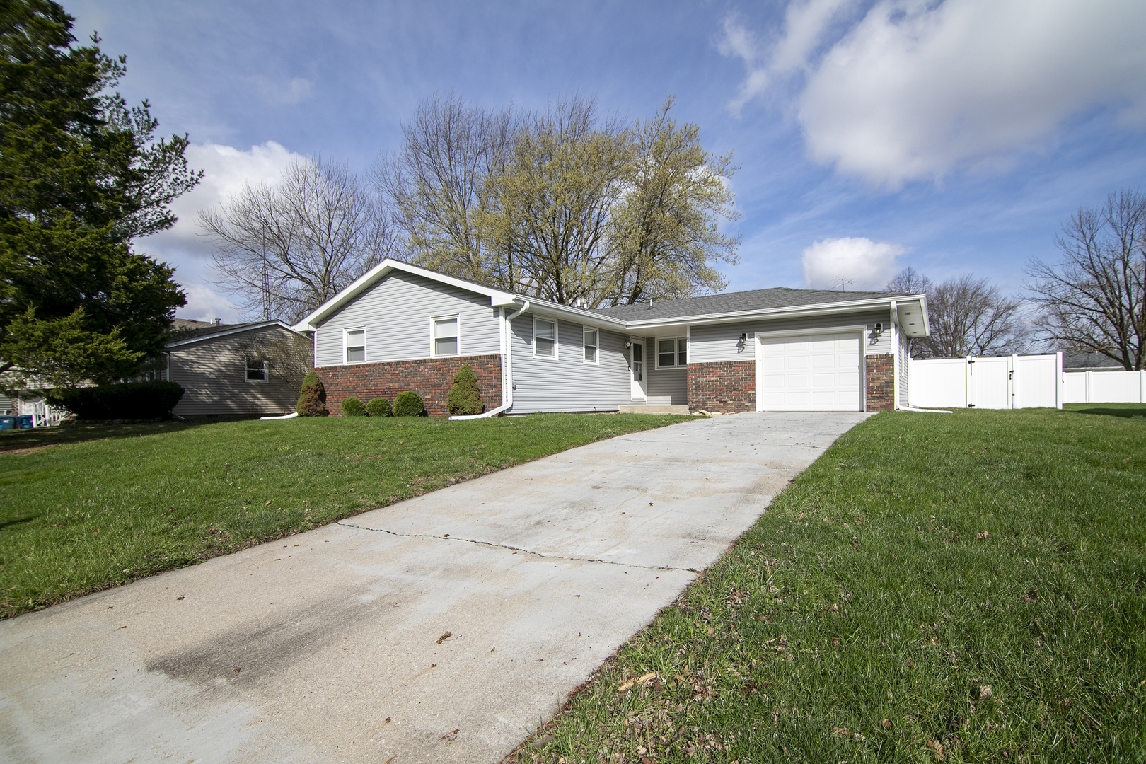 871 Robert Drive Property Photo