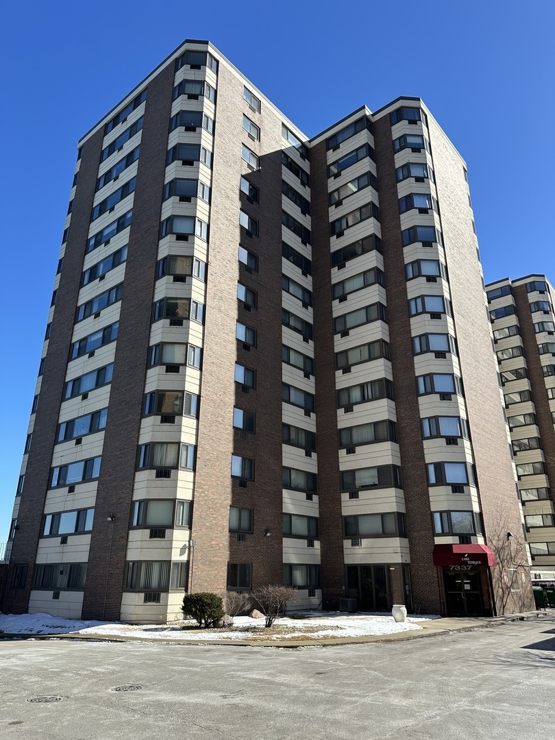 7337 S South Shore Drive 916 Property Photo 1