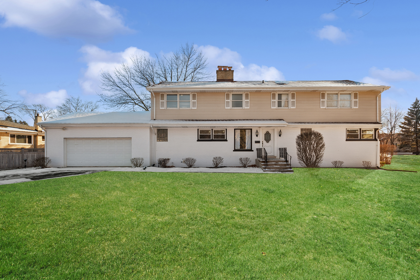 500 E North Street Property Photo