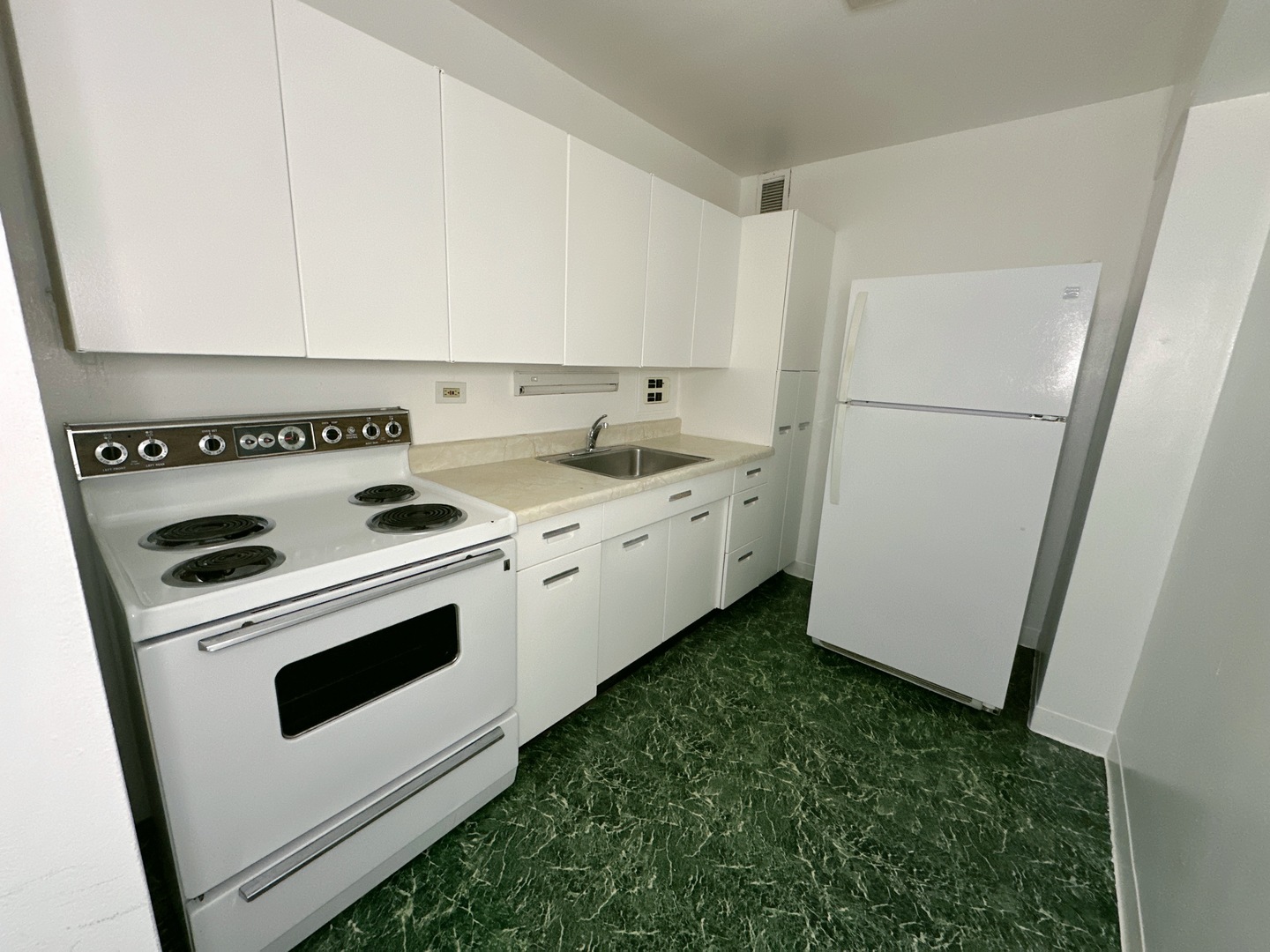 7337 S South Shore Drive 503 Property Photo 5