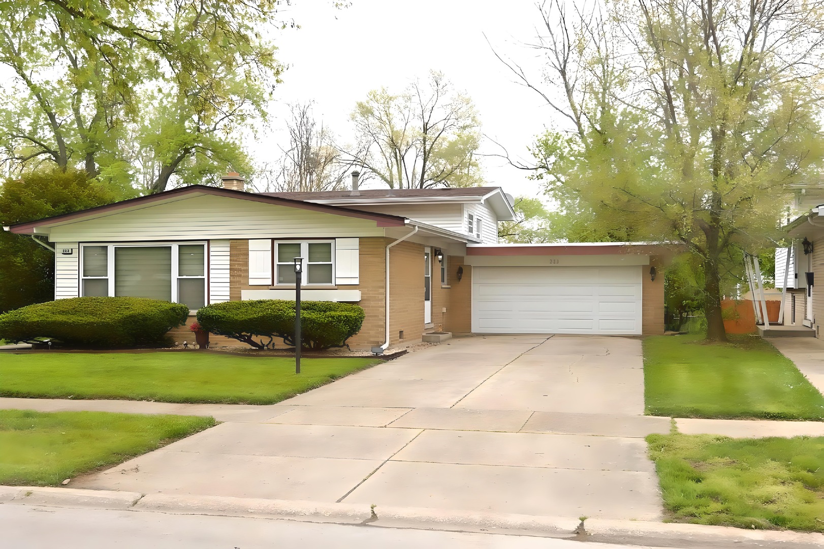 223 W Rainbow Drive Property Photo 1