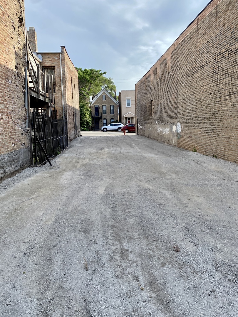 2243 W Grand Ave Property Photo 1