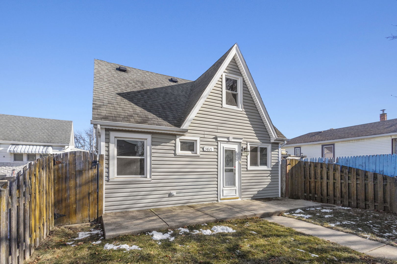 3821 N Odell Avenue Property Photo