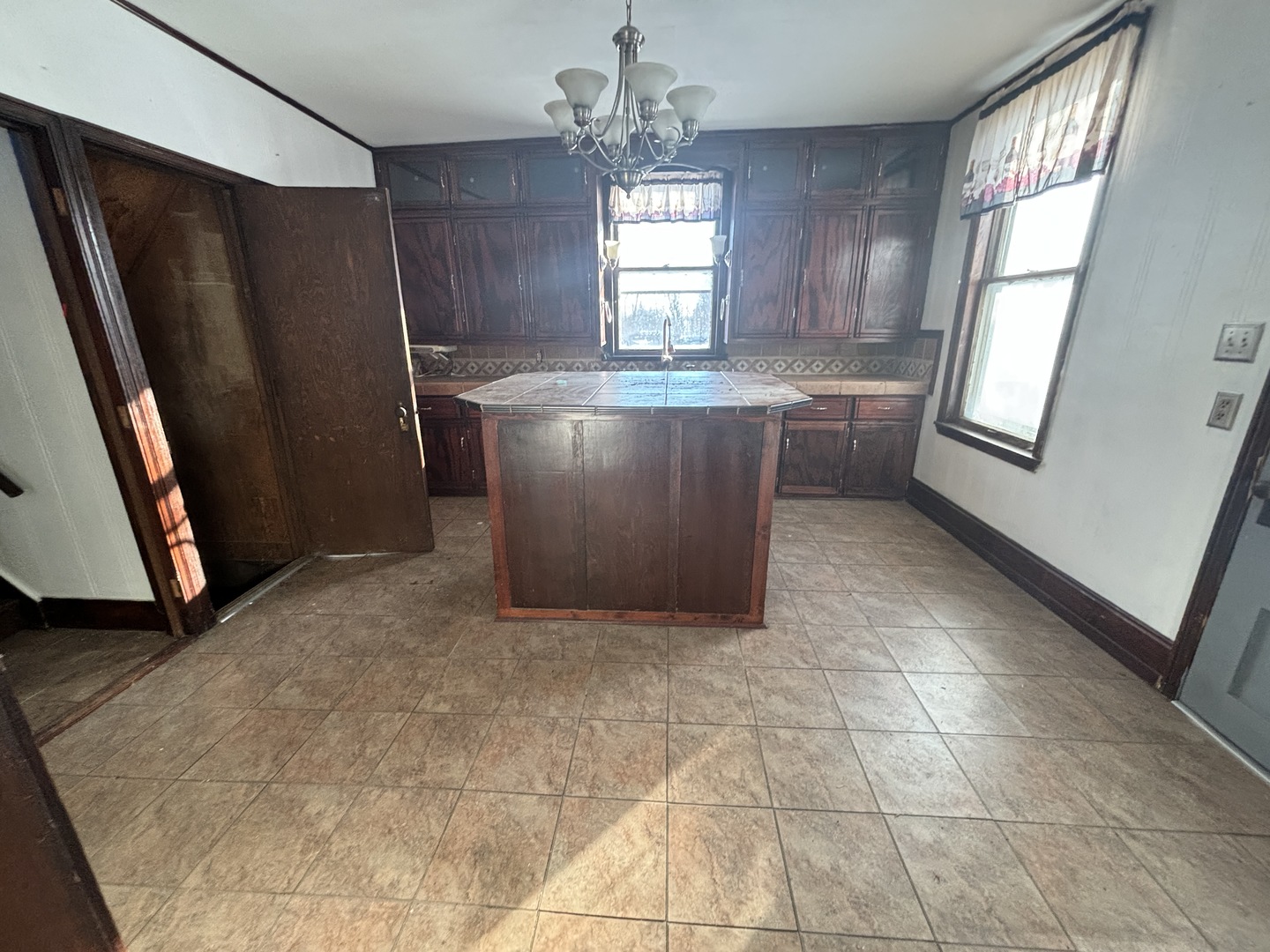 524 W Franklin Street Property Photo 9