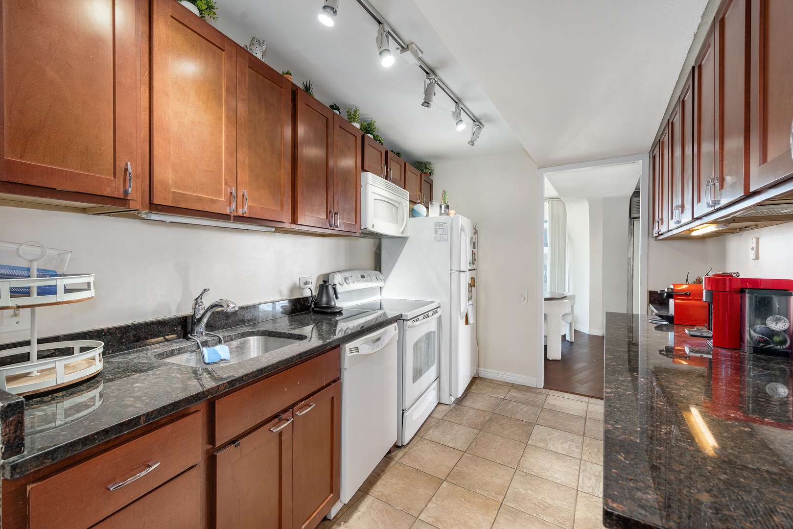 300 N State Street 5705 Property Photo 9