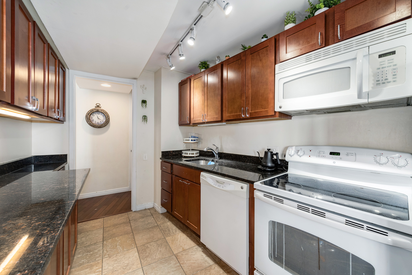 300 N State Street 5705 Property Photo 11