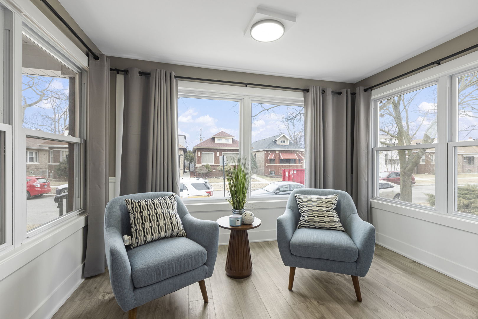 8126 S Dante Avenue Property Photo 4