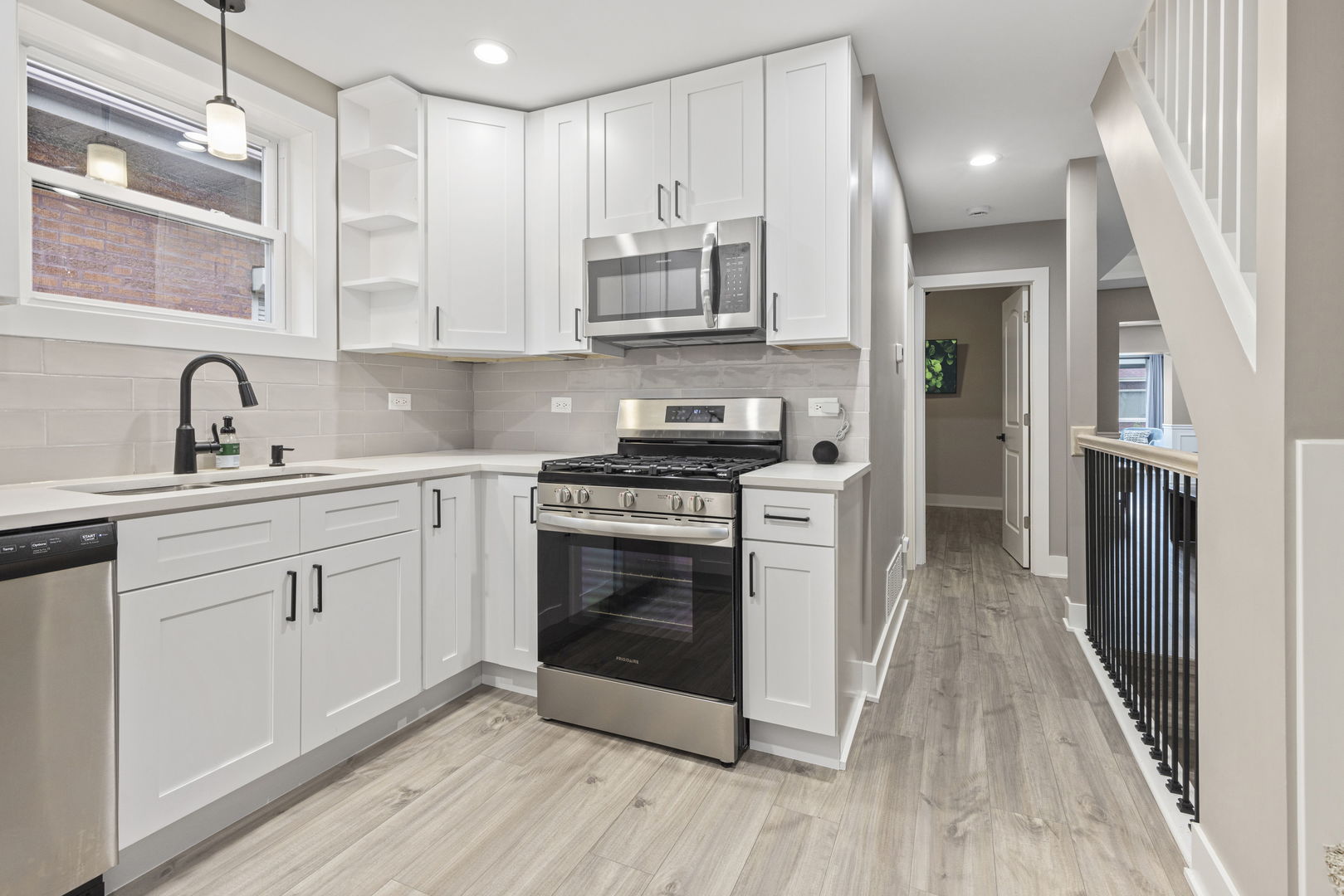 8126 S Dante Avenue Property Photo 9