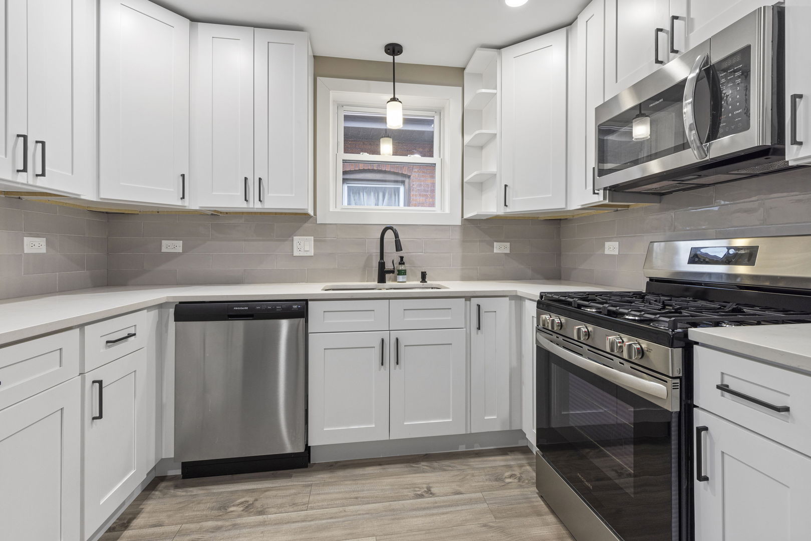 8126 S Dante Avenue Property Photo 10