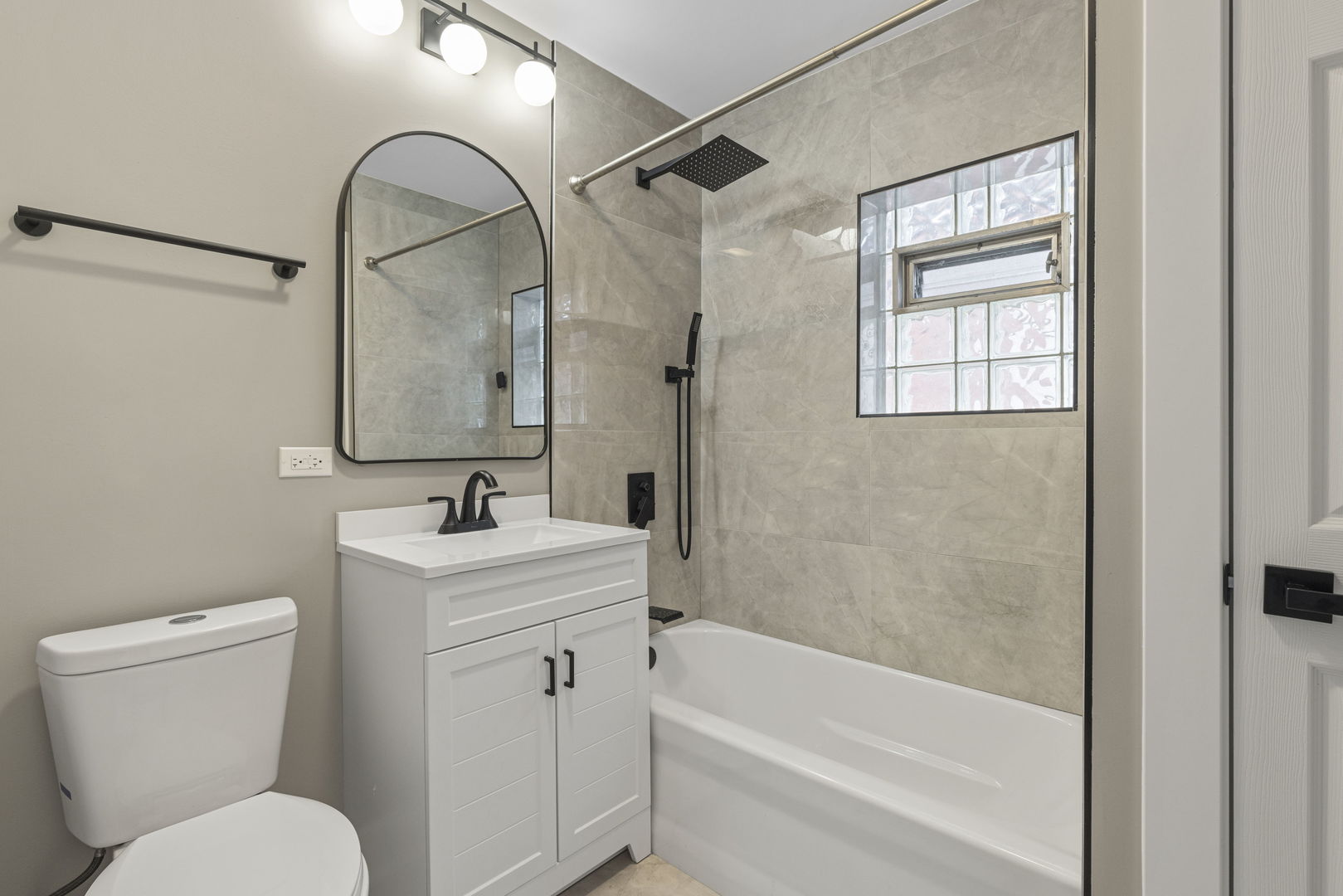 8126 S Dante Avenue Property Photo 12