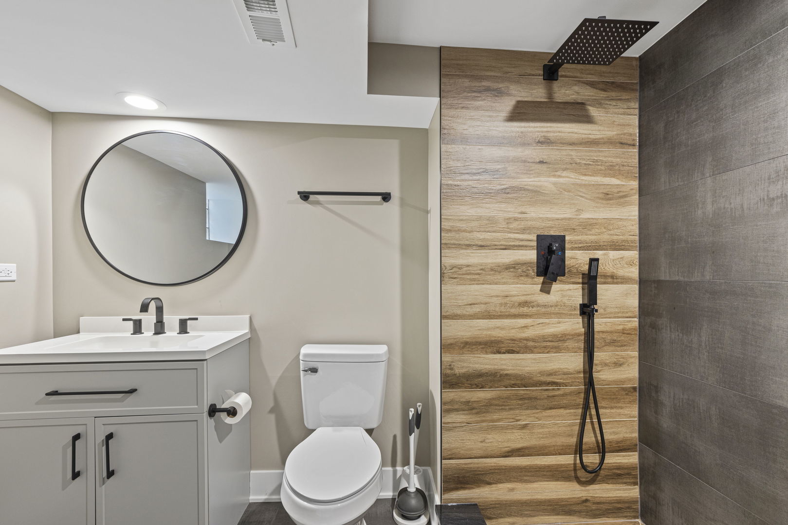 8126 S Dante Avenue Property Photo 14