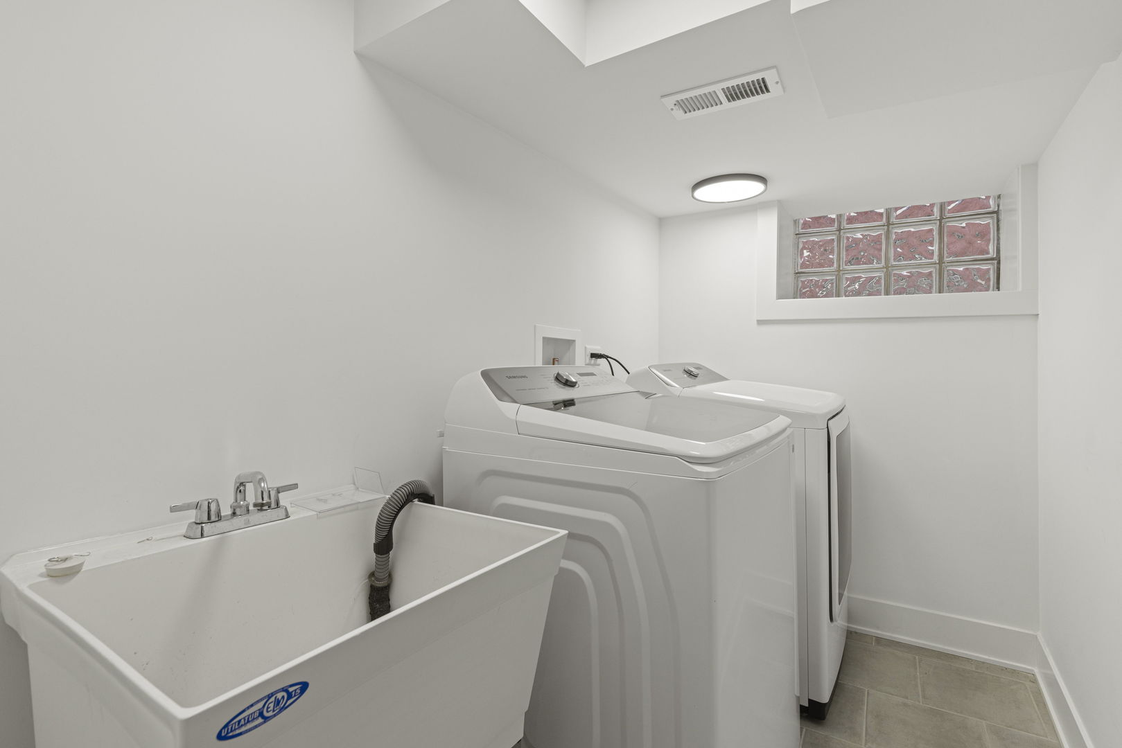 8126 S Dante Avenue Property Photo 16