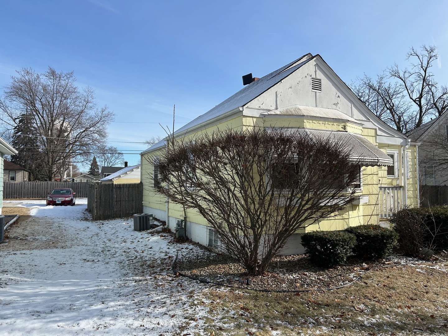 18251 Oakwood Avenue Property Photo 2