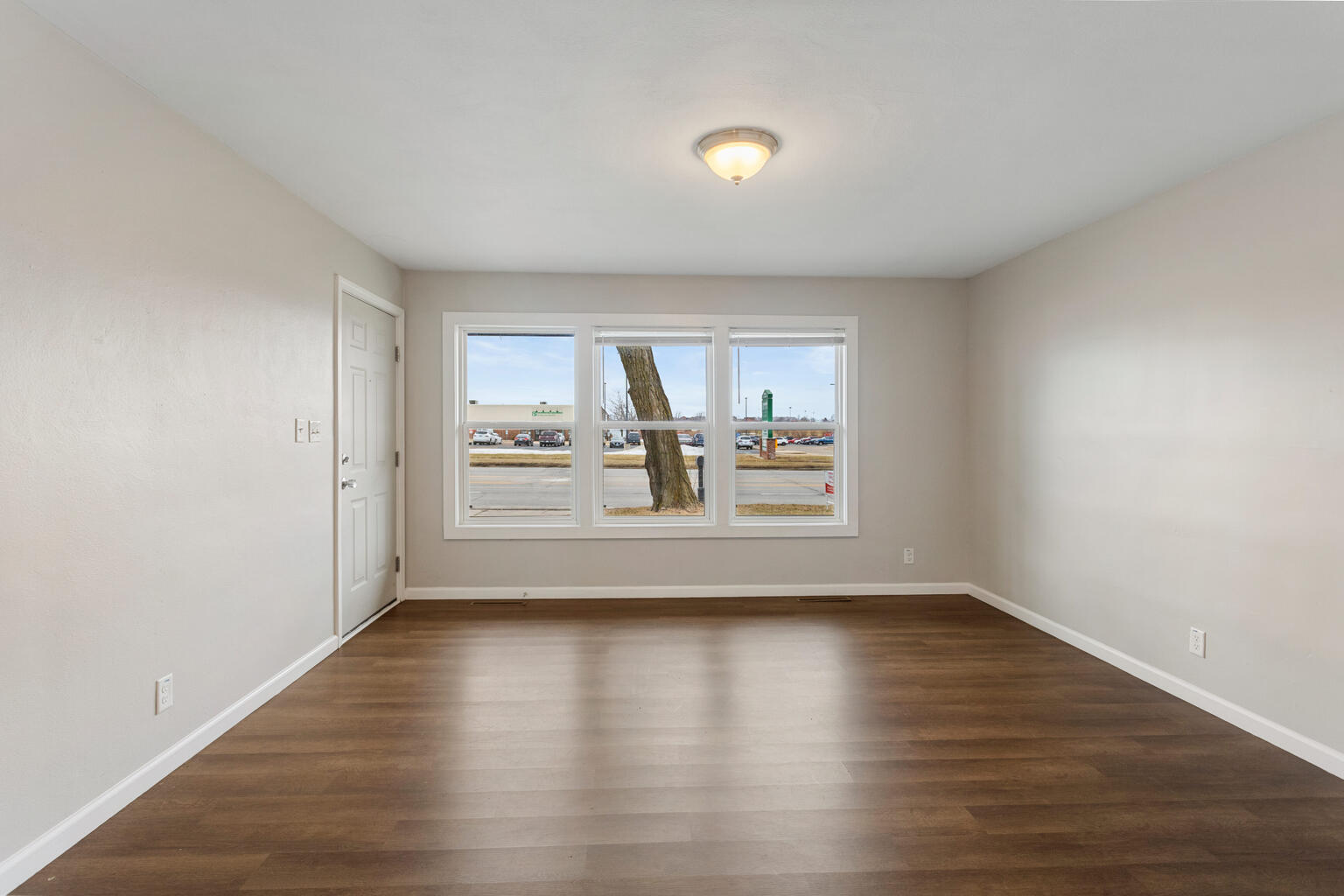 1410 N Mattis Avenue Property Photo 4