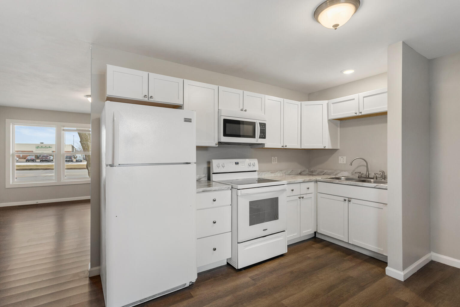 1410 N Mattis Avenue Property Photo 8