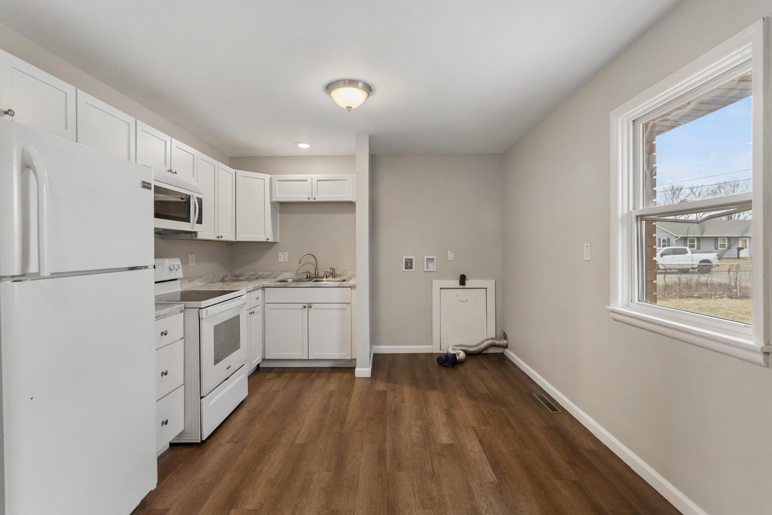 1410 N Mattis Avenue Property Photo 9