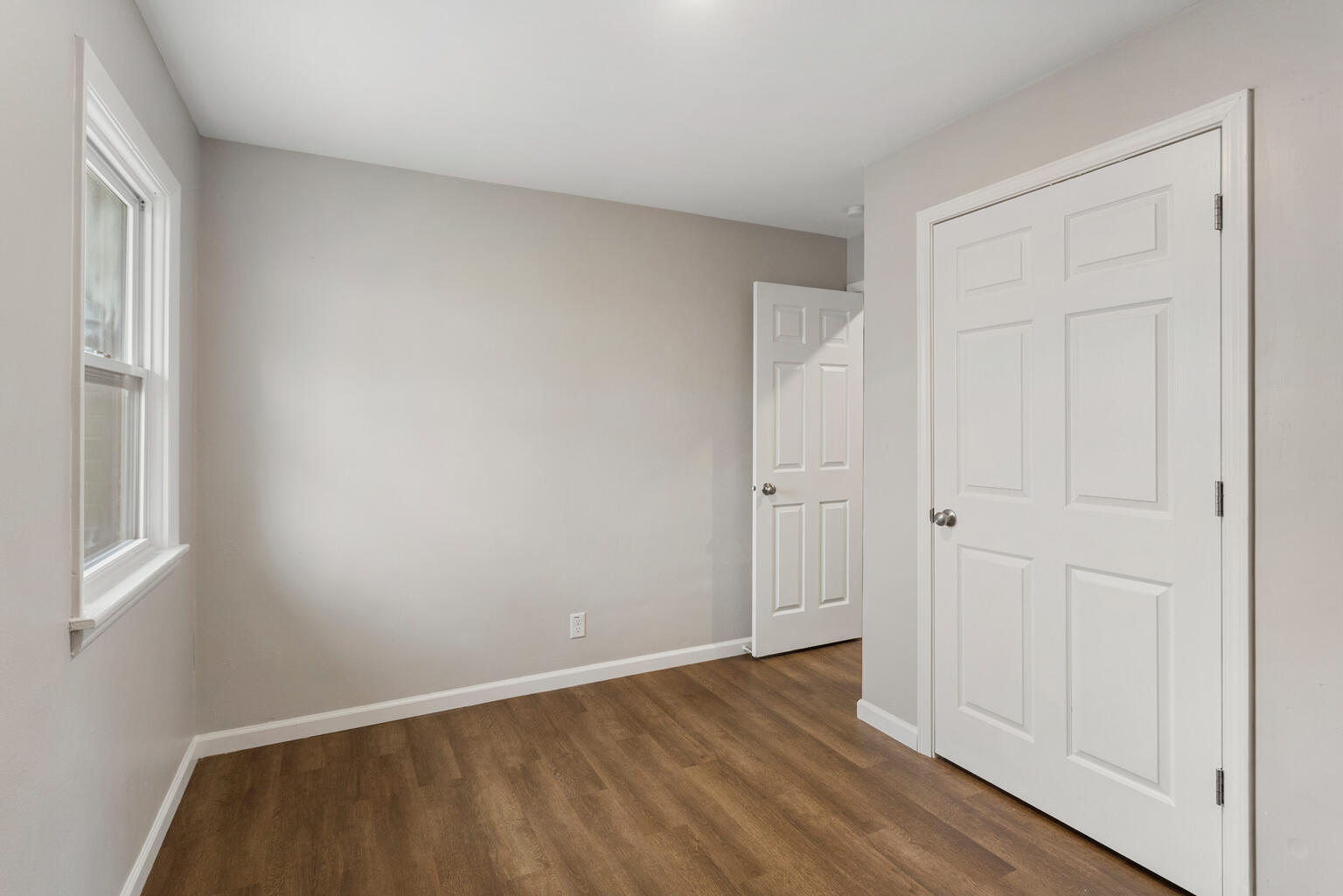 1410 N Mattis Avenue Property Photo 16