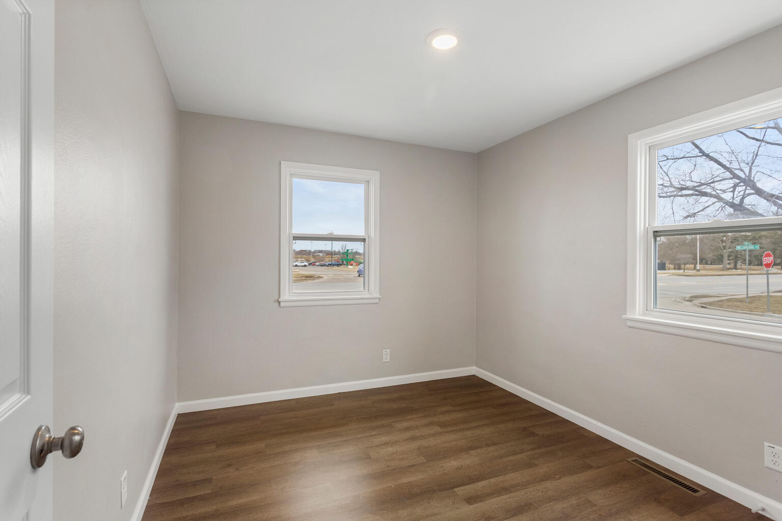 1410 N Mattis Avenue Property Photo 17