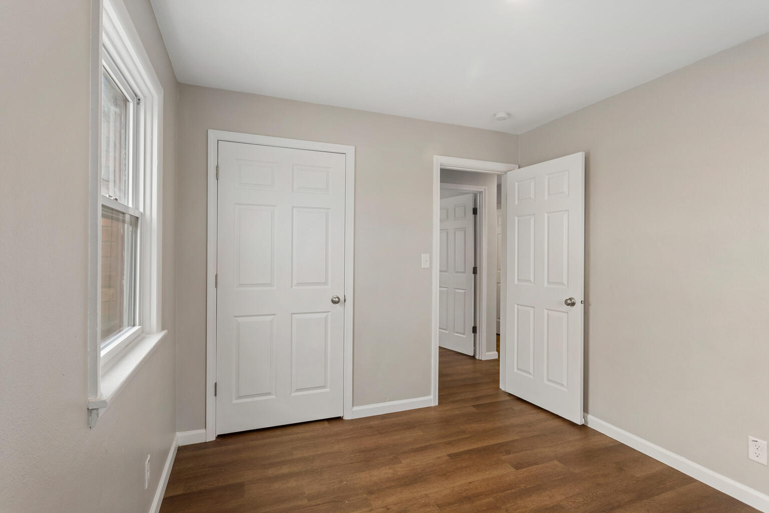 1410 N Mattis Avenue Property Photo 19