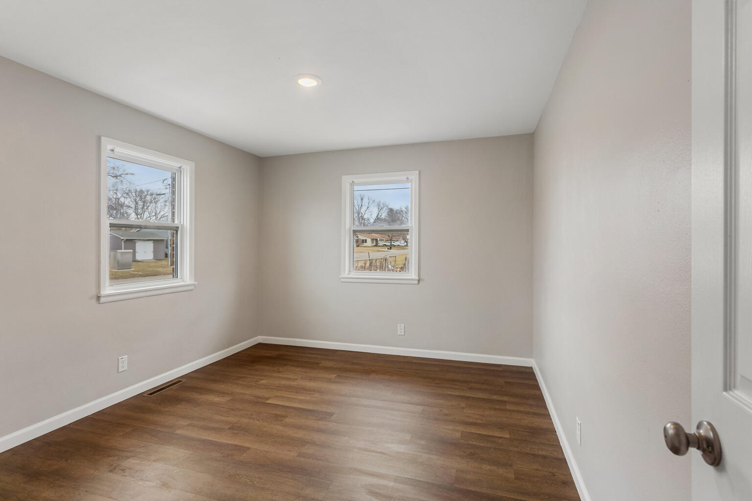 1410 N Mattis Avenue Property Photo 20
