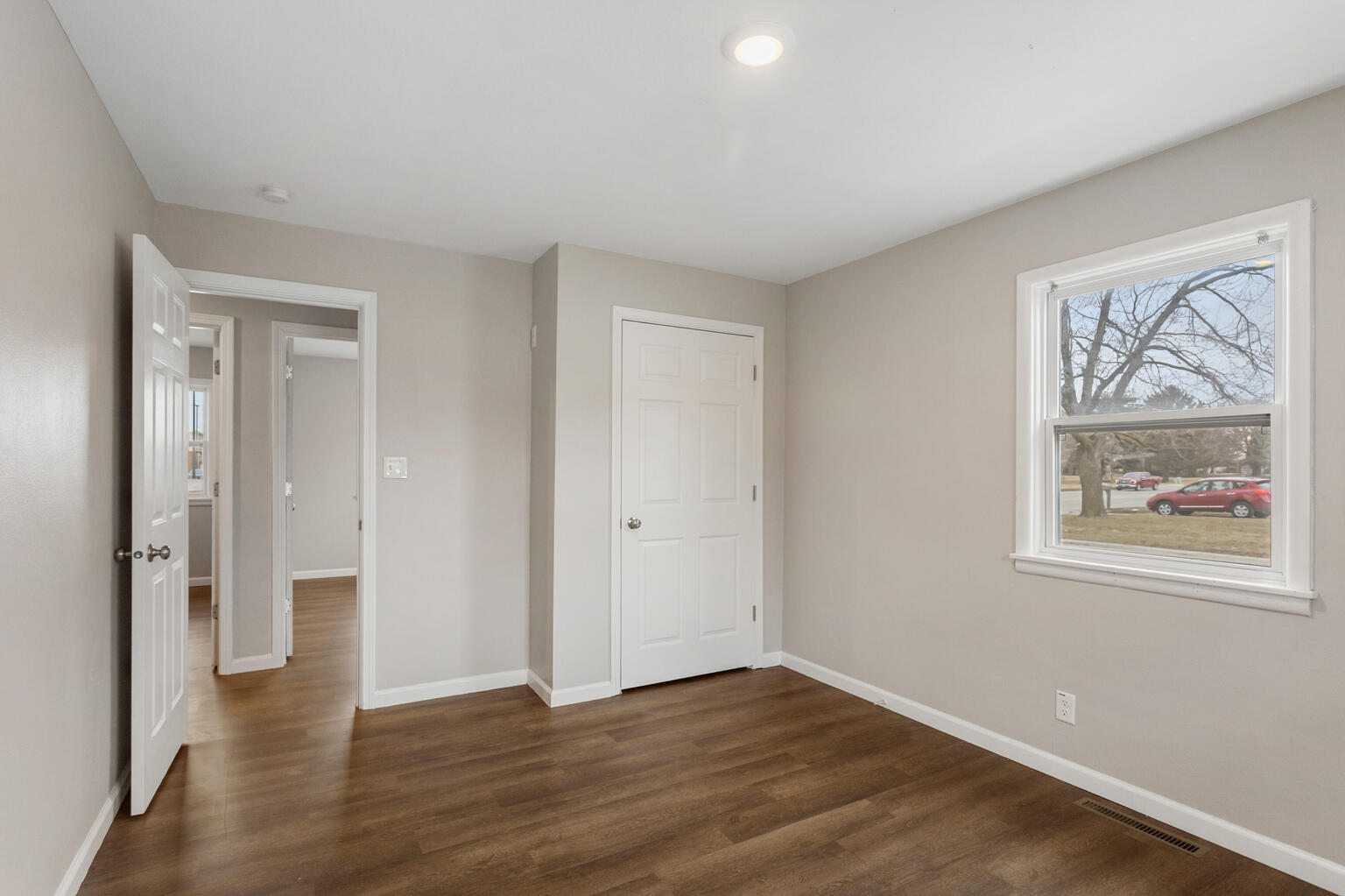 1410 N Mattis Avenue Property Photo 21