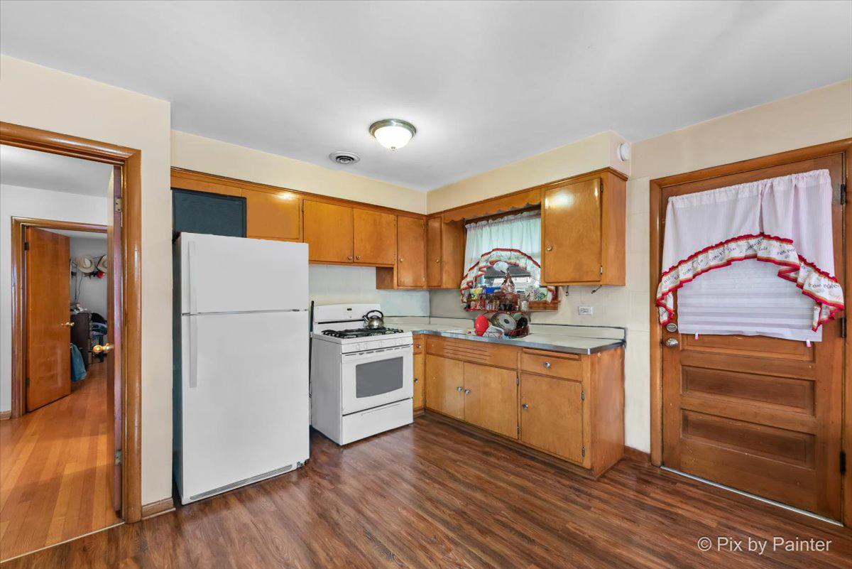 216 E North Ave Property Photo 18