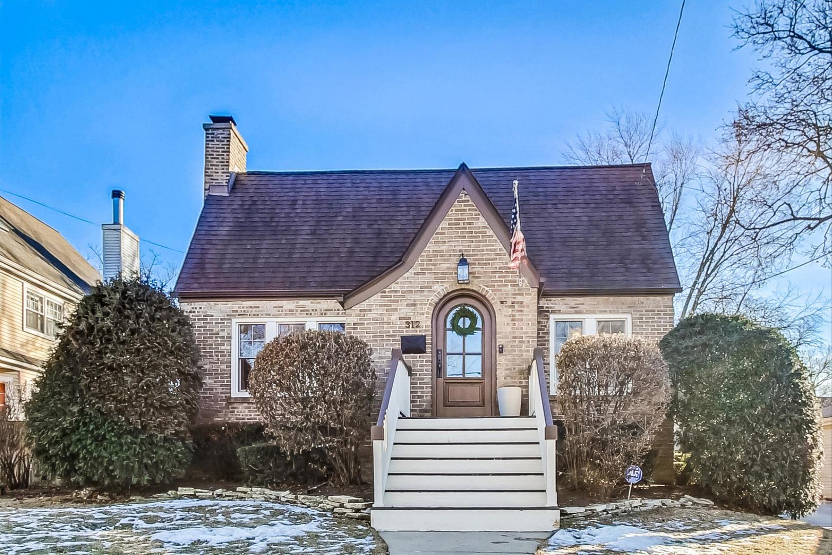 312 E Illinois St Property Photo
