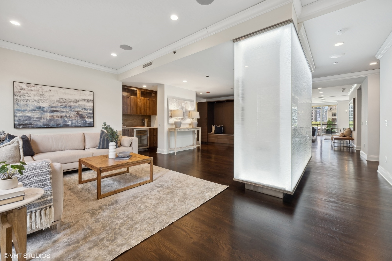 270 E Pearson Street 701-801 Property Photo 16