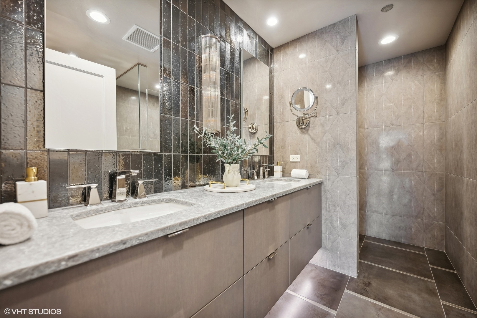 270 E Pearson Street 701-801 Property Photo 33